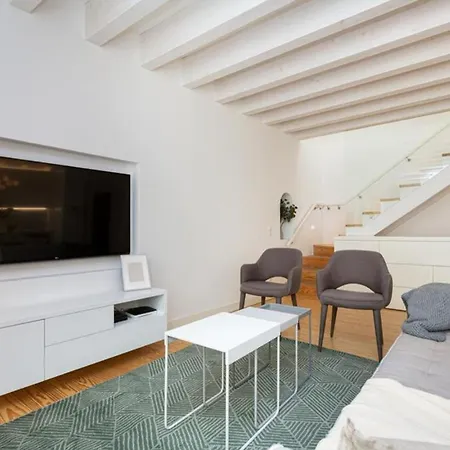 • Downtown • 3 Bedrooms • Balcony Lisboa