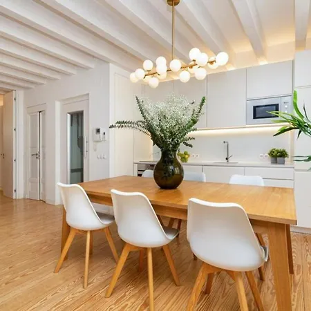 • Downtown • 3 Bedrooms • Balcony * 리스본