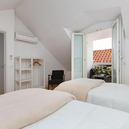 • Downtown • 3 Bedrooms • Balcony Apartman