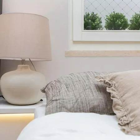 • Downtown • 3 Bedrooms • Balcony Apartman *