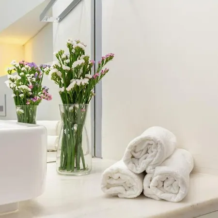 • Downtown • 3 Bedrooms • Balcony شقة *