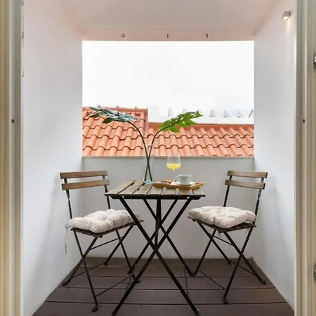 شقة • Downtown • 3 Bedrooms • Balcony *