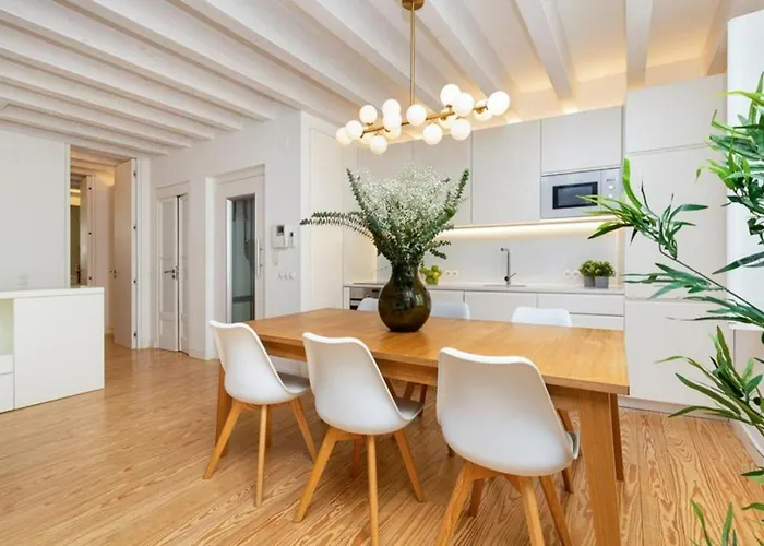 • Downtown • 3 Bedrooms • Balcony * 리스본