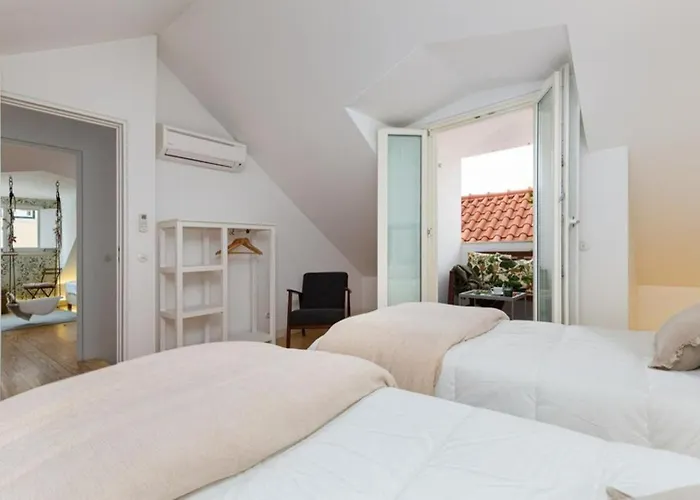 • Downtown • 3 Bedrooms • Balcony 아파트