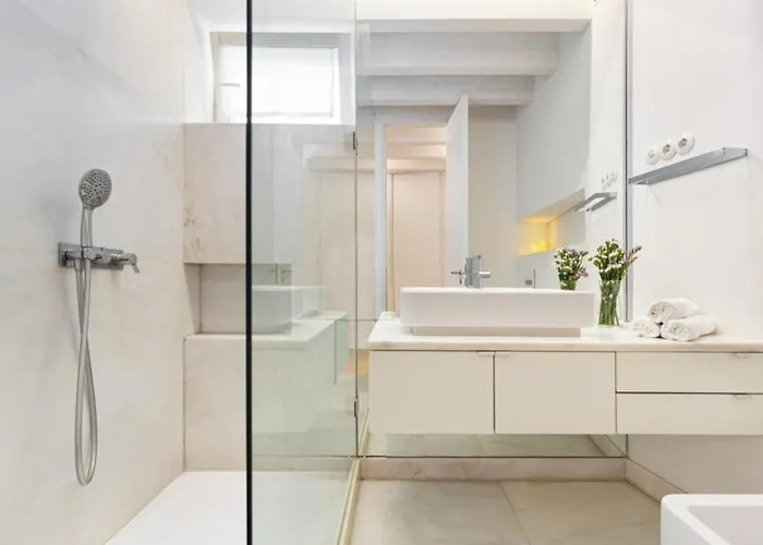 아파트 • Downtown • 3 Bedrooms • Balcony