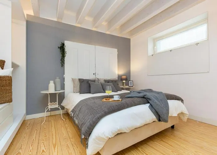 • Downtown • 3 Bedrooms • Balcony 아파트 *