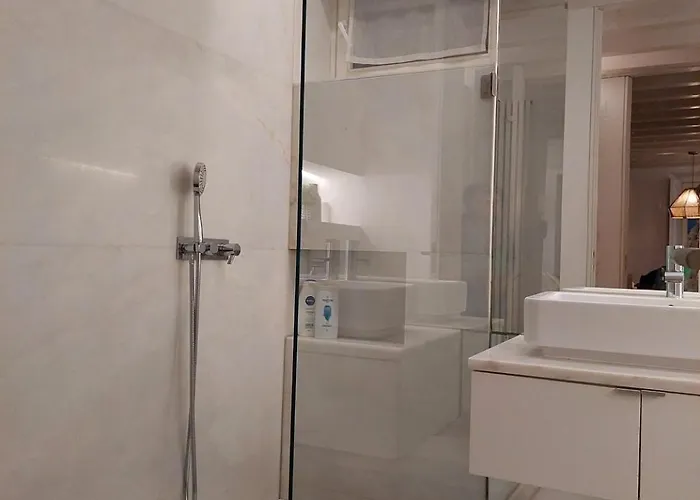 • Downtown • 3 Bedrooms • Balcony 아파트