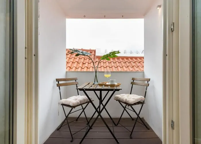 아파트 • Downtown • 3 Bedrooms • Balcony *