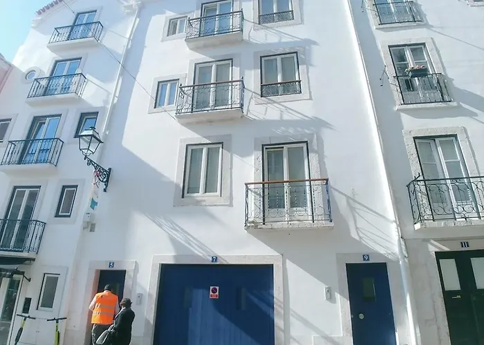 • Downtown • 3 Bedrooms • Balcony 아파트 *