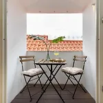 Apartman • Downtown • 3 Bedrooms • Balcony *