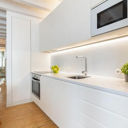 • Downtown • 3 Bedrooms • Balcony Appartamento